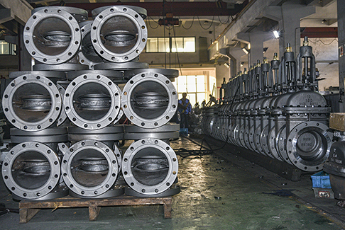 閘閥圖片 車(chē)間拍的閘閥圖片